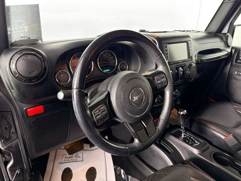 Used 2018 Jeep Wrangler Unlimited Rubicon w/ Connectivity Group AWD/4WD image 9