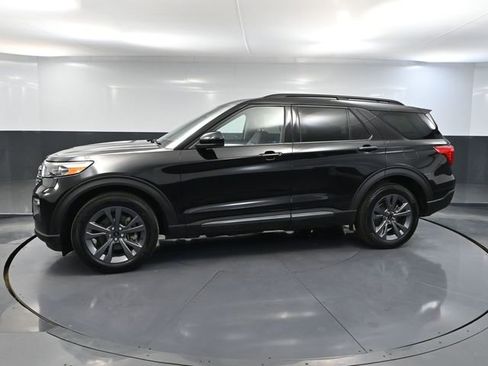 Used 2024 Ford Explorer XLT w/ XLT Sport Appearance Package image 12