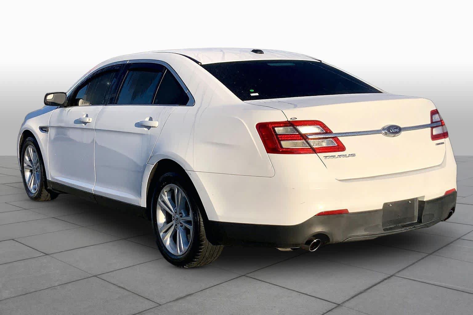 Used 2017 Ford Taurus SE FWD image 11