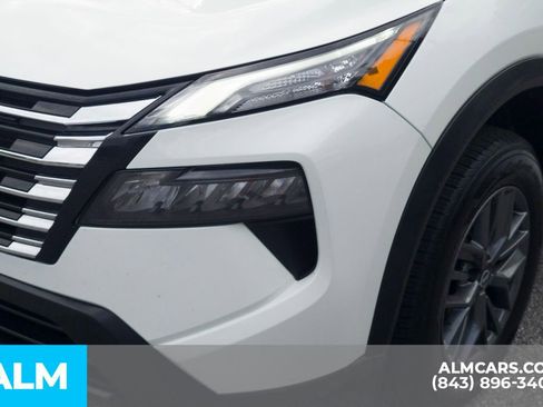 Used 2024 Nissan Rogue S FWD image 11