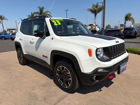 Used 2023 Jeep Renegade Trailhawk AWD/4WD image 3