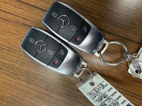 Used 2021 Mercedes-Benz GLC 300 4MATIC image 24