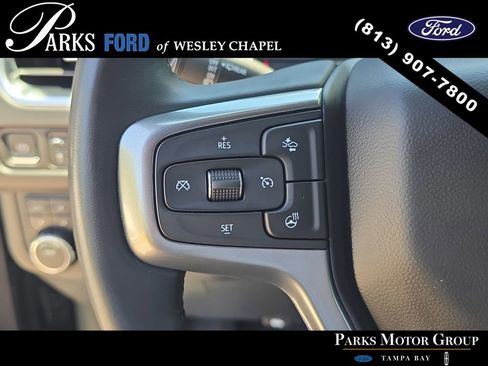 Used 2024 Chevrolet Suburban Premier AWD/4WD image 31