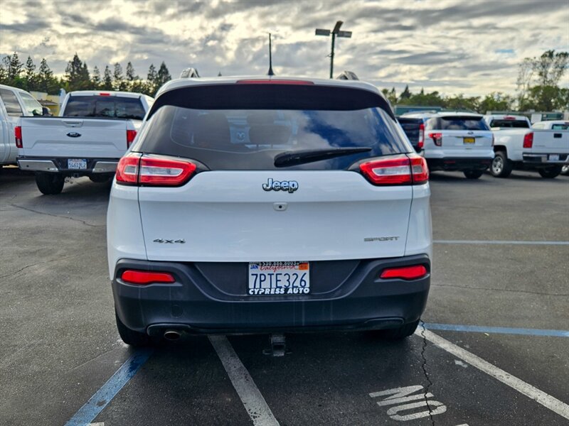 Used 2016 Jeep Cherokee Sport AWD/4WD image 4