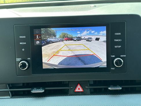 Used 2025 Kia Sportage LX FWD image 23