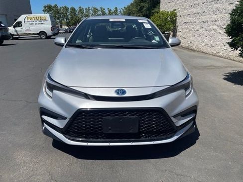 Used 2024 Toyota Corolla SE w/ SE Package FWD image 2