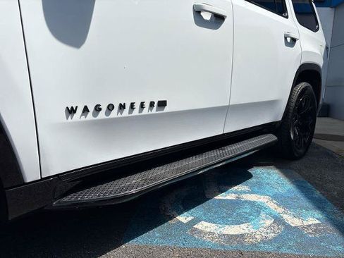 Used 2023 Jeep Wagoneer Series II AWD/4WD image 11