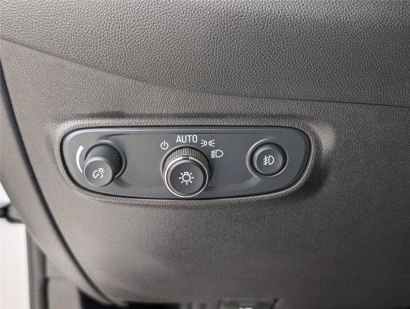 Used 2024 Chevrolet Equinox Premier AWD/4WD image 25