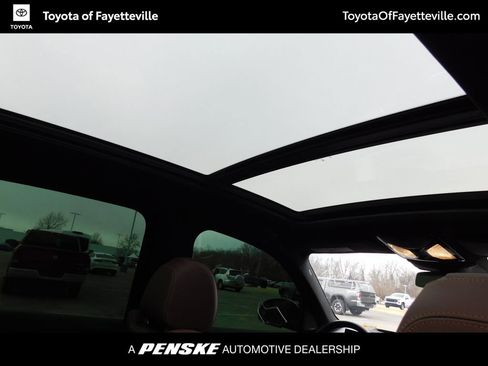 Used 2024 BMW X5 xDrive40i w/ Premium Package image 4