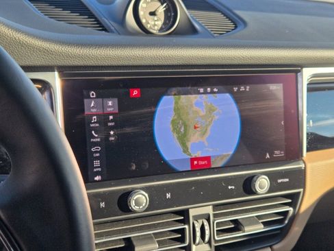 Used 2025 Porsche Macan image 22