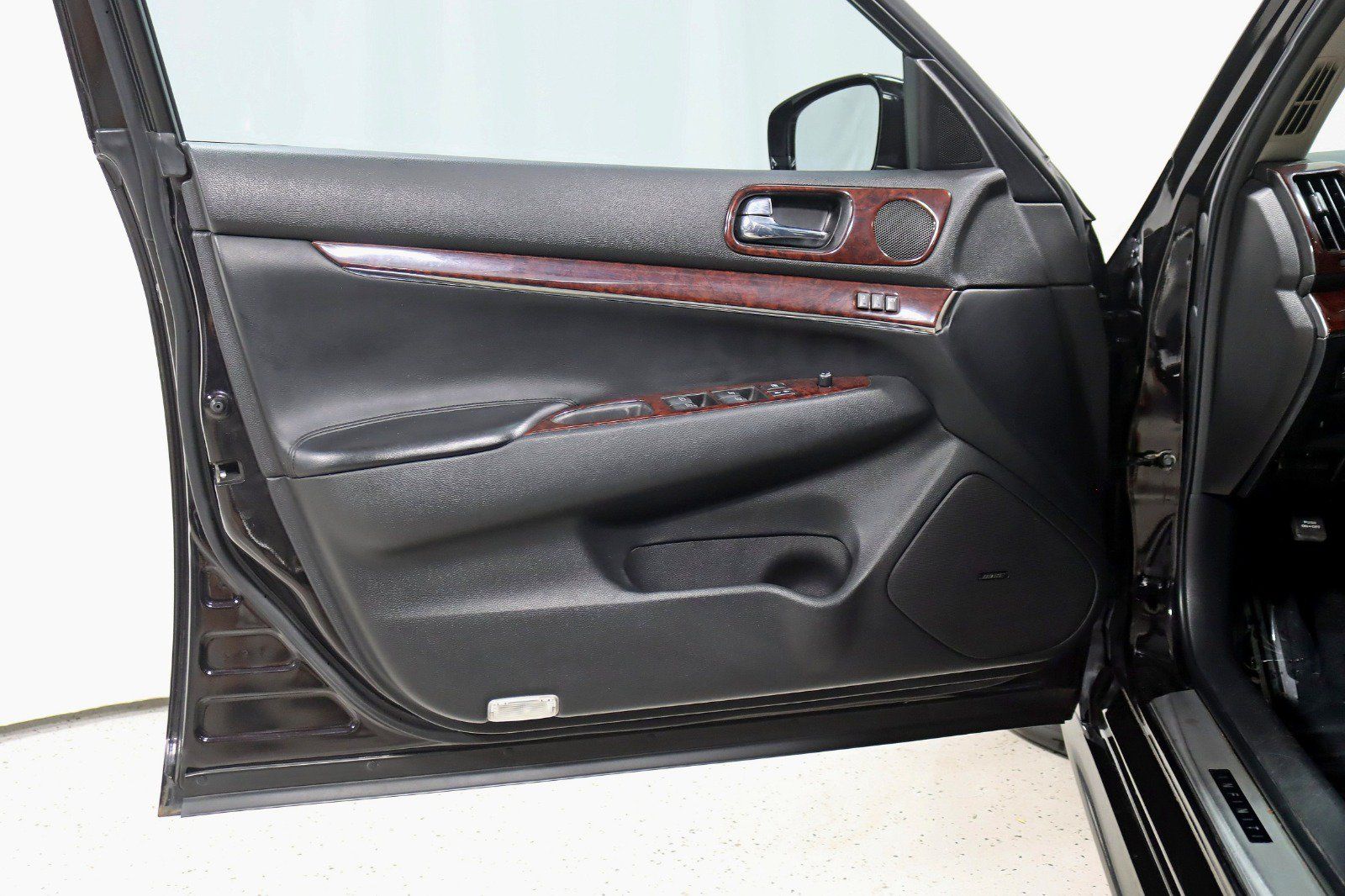 Used 2012 INFINITI G37 x Sedan w/ Premium Pkg AWD/4WD image 29