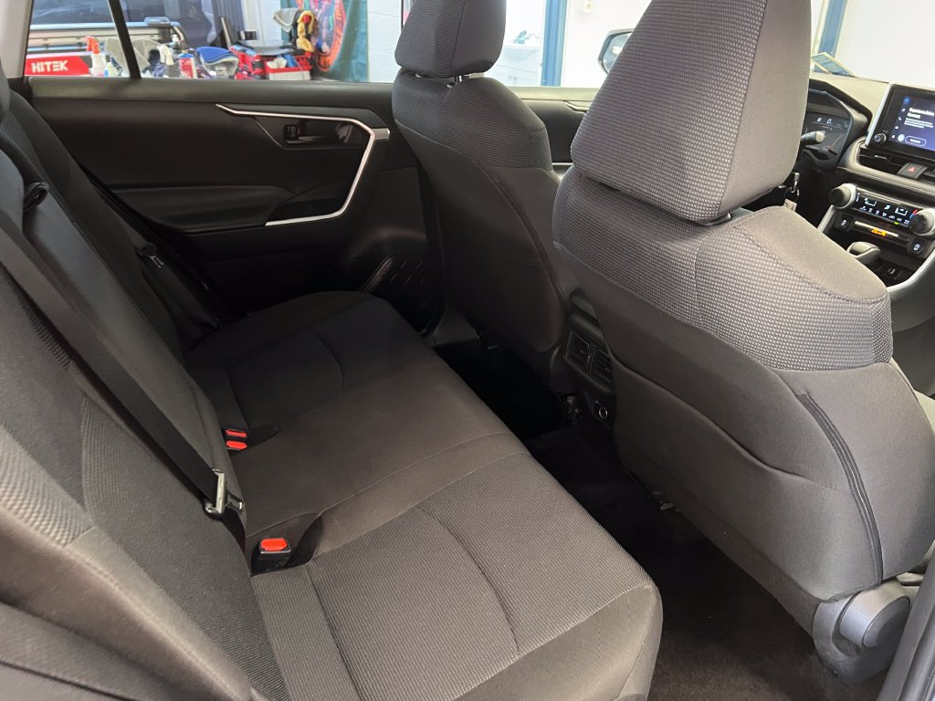 Used 2025 Toyota RAV4 LE AWD/4WD image 38