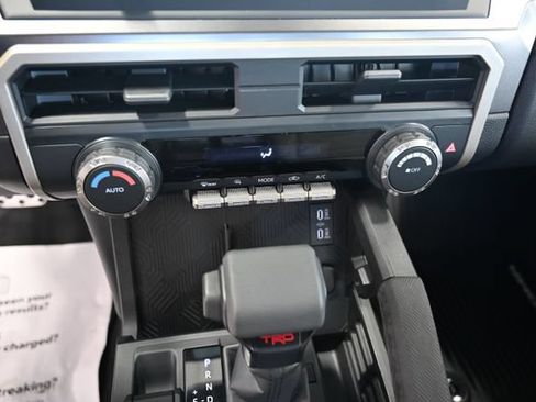 Used 2025 Toyota Tacoma TRD Sport AWD/4WD image 19