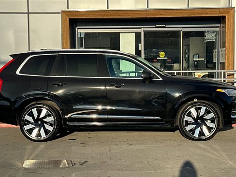 Certified 2023 Volvo XC90 T8 Ultimate w/ Lounge Package image 9