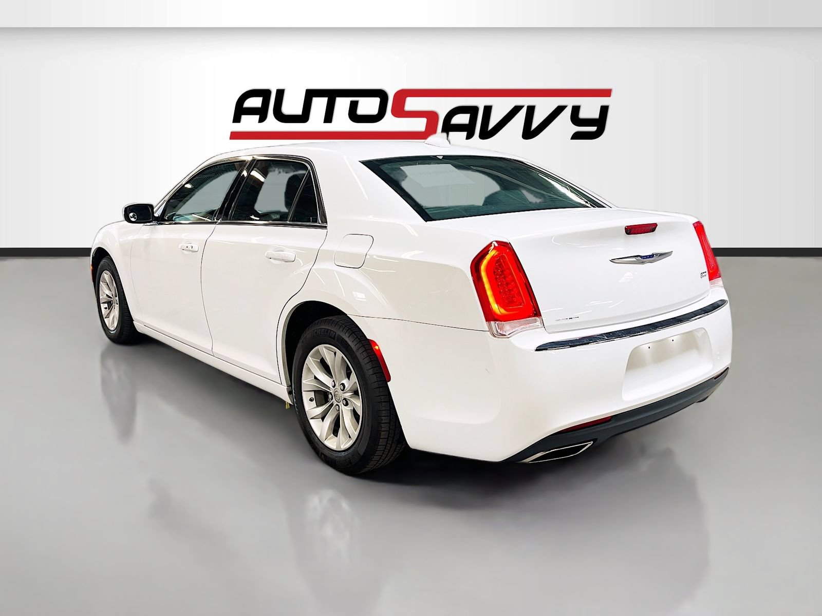 Used 2023 Chrysler 300 Touring RWD image 5