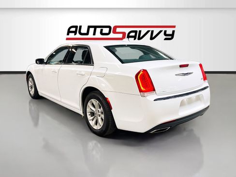 Used 2023 Chrysler 300 Touring RWD image 5