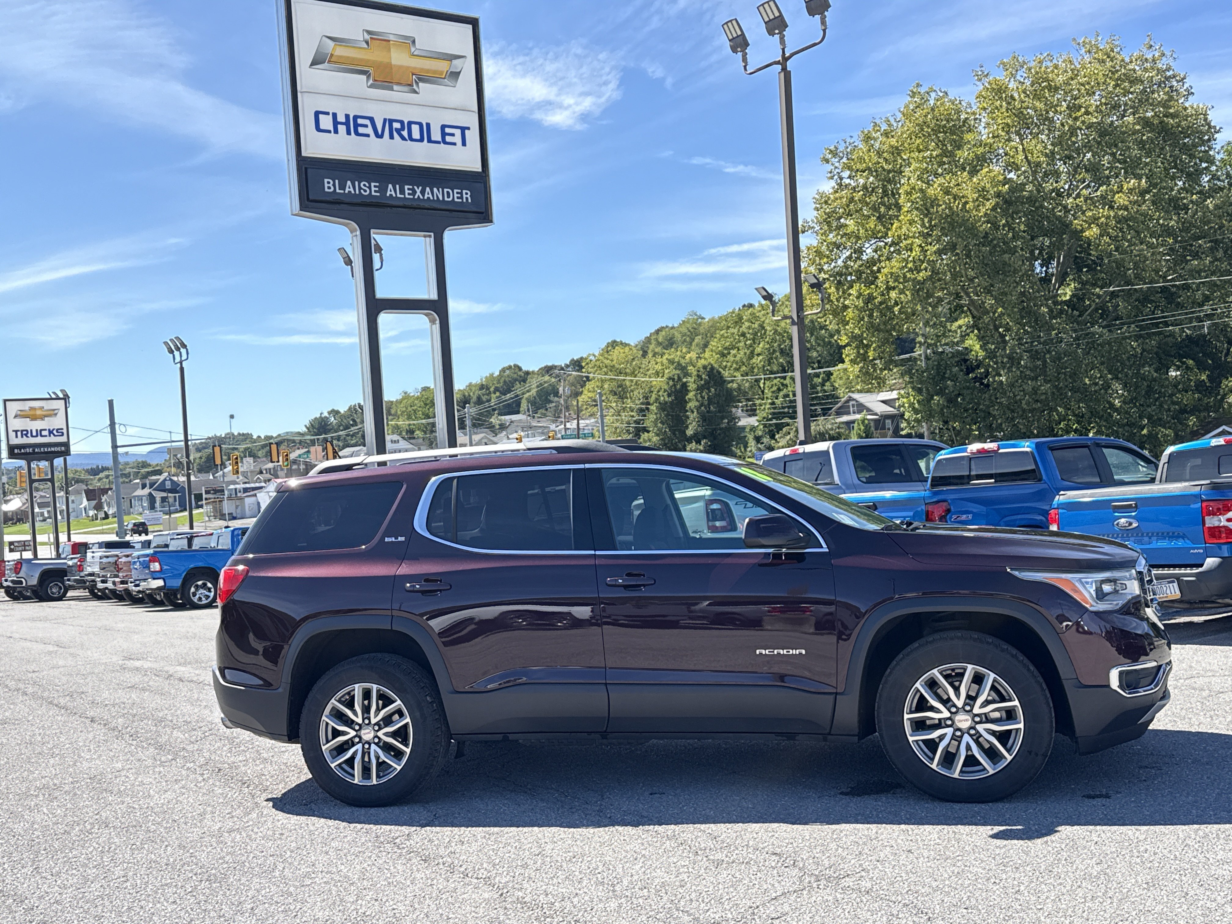 Used 2018 GMC Acadia SLE AWD/4WD image 2