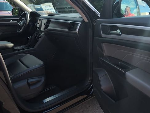 Used 2022 Volkswagen Atlas SE w/ Black Wheel Package FWD image 7