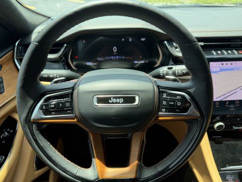 Used 2024 Jeep Grand Cherokee L Summit AWD/4WD image 35