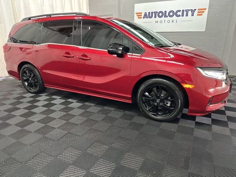 Used 2023 Honda Odyssey Sport image 3