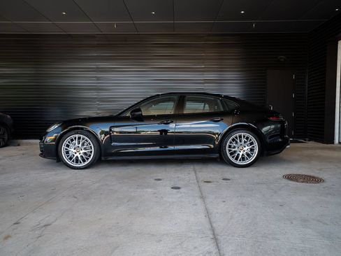 Certified 2023 Porsche Panamera image 2