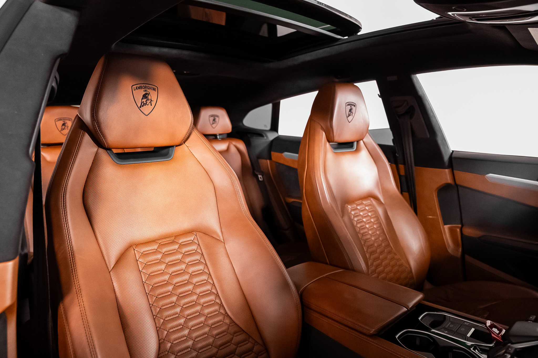 Used 2019 Lamborghini Urus AWD/4WD image 38