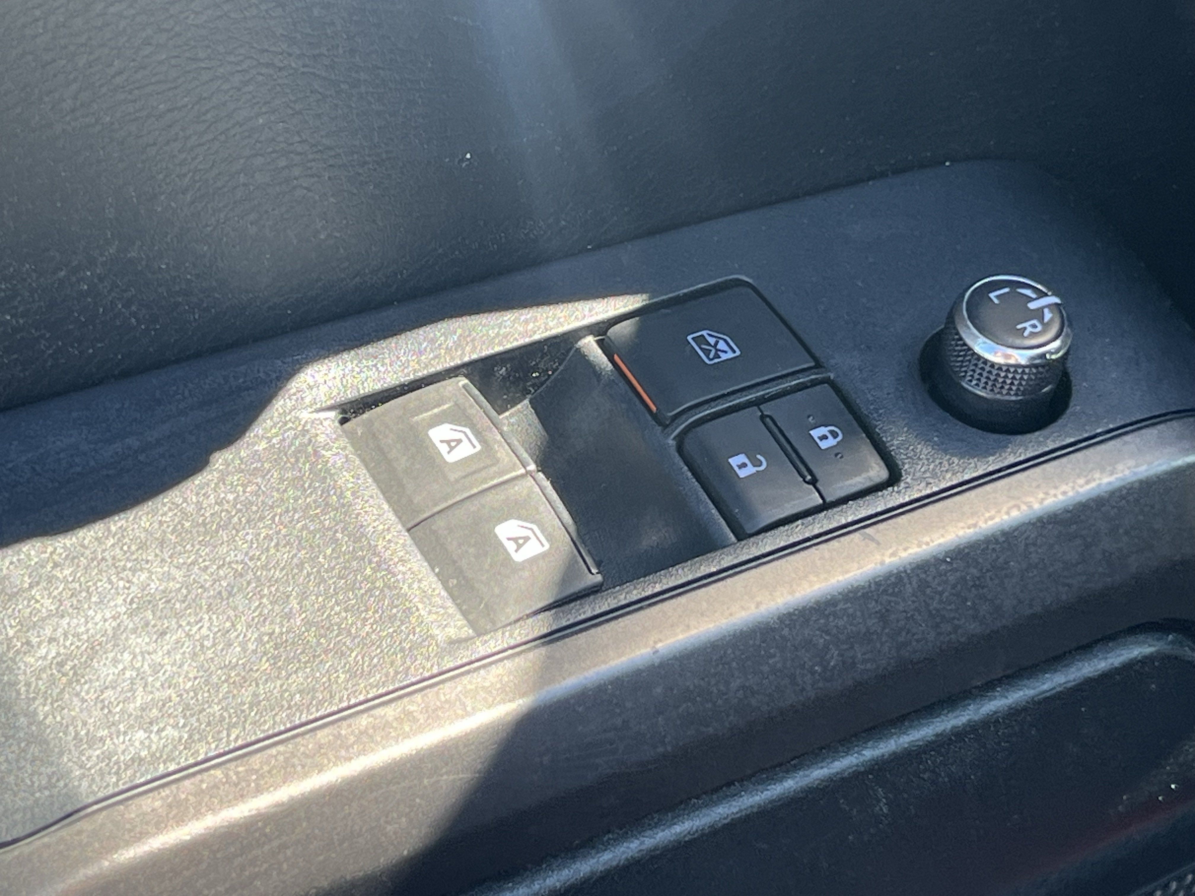 Used 2017 Toyota Tacoma TRD Off-Road w/ Tow Package AWD/4WD image 19