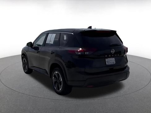 Used 2025 Nissan Rogue SV FWD image 10