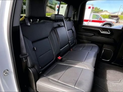 Used 2024 GMC Sierra 2500 SLT w/ SLT Premium Package AWD/4WD image 29