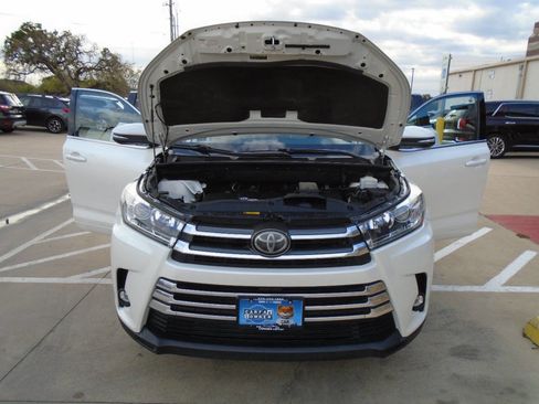 Used 2019 Toyota Highlander FWD V6 image 29