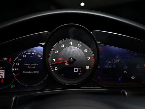 Used 2023 Porsche Panamera 4 Platinum Edition image 33