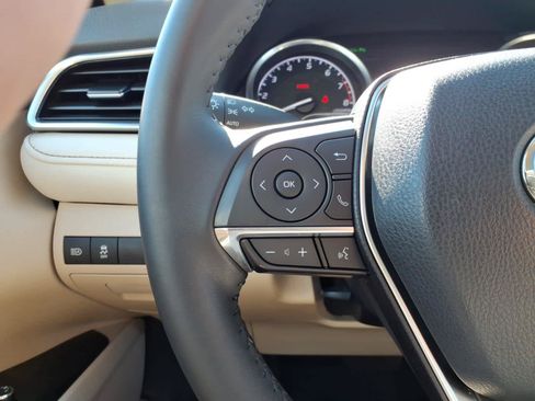 Used 2018 Toyota Camry XLE FWD image 21