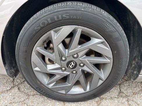 Used 2024 Hyundai Elantra SEL image 9