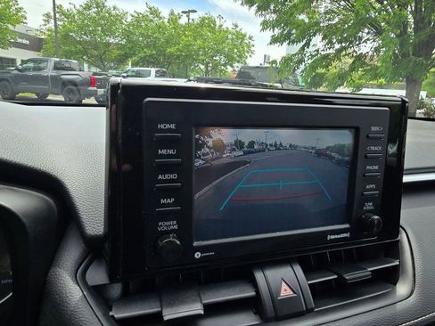 Used 2021 Toyota RAV4 LE AWD/4WD image 27