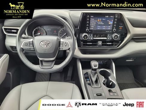 Used 2022 Toyota Highlander XLE FWD image 7