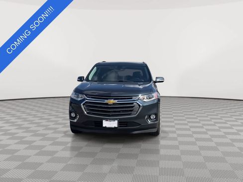 Used 2019 Chevrolet Traverse LT w/ LT Premium Package AWD/4WD image 3