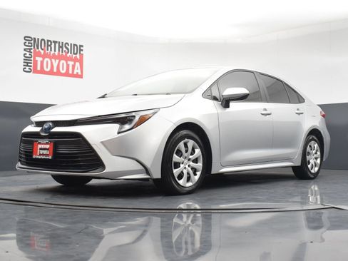 Used 2025 Toyota Corolla LE FWD image 30