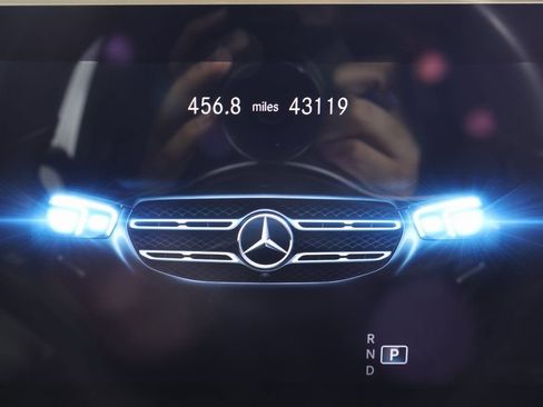 Used 2021 Mercedes-Benz GLB 250 w/ AMG Line image 17