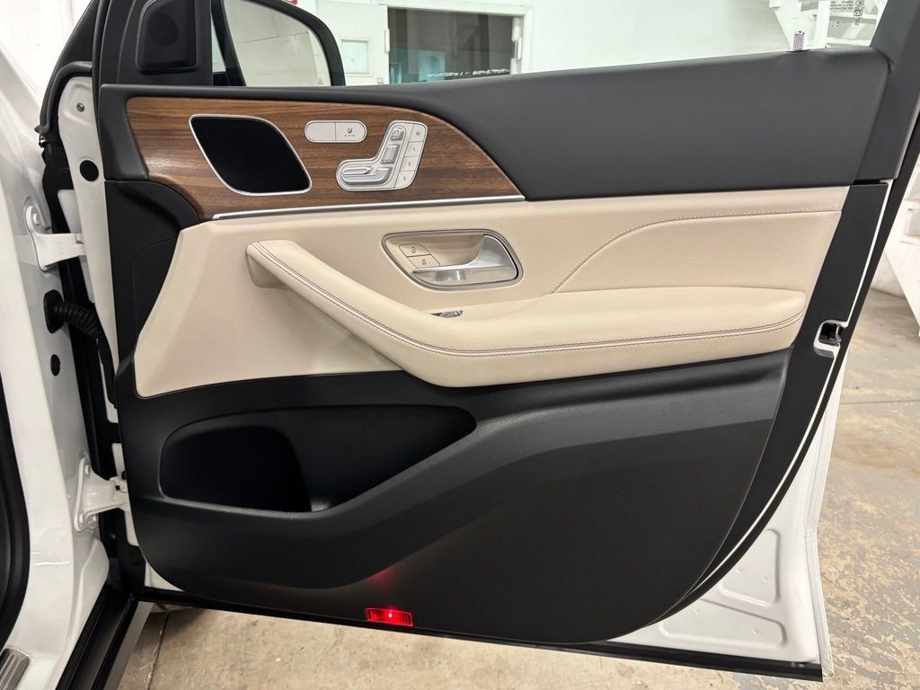 Certified 2025 Mercedes-Benz GLE 450e 4MATIC image 23