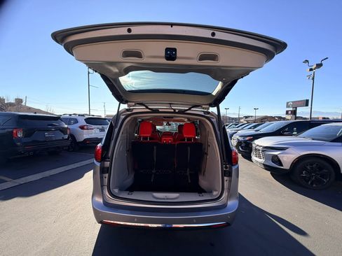 Used 2019 Chrysler Pacifica Touring Plus w/ Tire & Wheel Group image 25