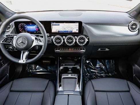 New 2025 Mercedes-Benz GLA 250 image 10