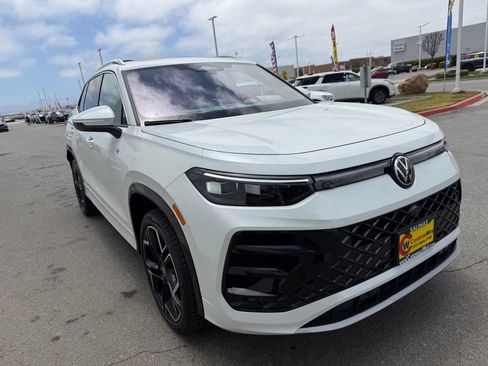 New 2026 Volkswagen Tiguan SEL R-Line AWD/4WD image 8