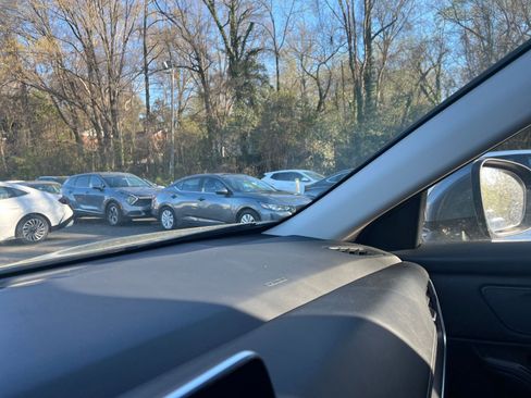 Used 2025 Nissan Rogue SV image 37