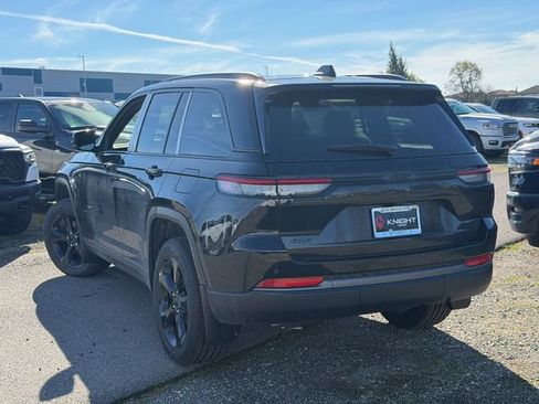 New 2026 Jeep Grand Cherokee Limited w/ Limited Altitude Package AWD/4WD image 9