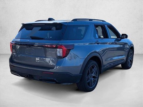 Used 2025 Ford Explorer ST-Line w/ ST-Line Street Pack image 5