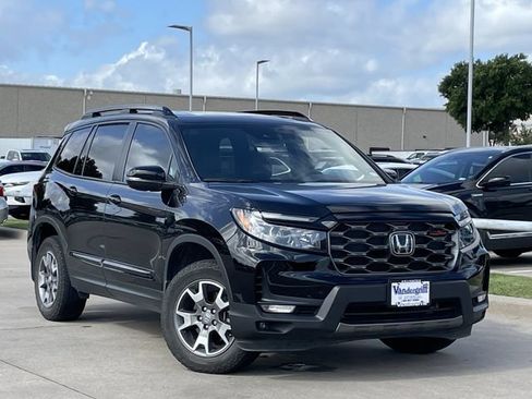 Used 2023 Honda Passport TrailSport image 2