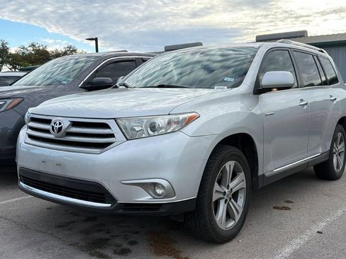 Used 2011 Toyota Highlander Limited w/ Tow Pkg image 10