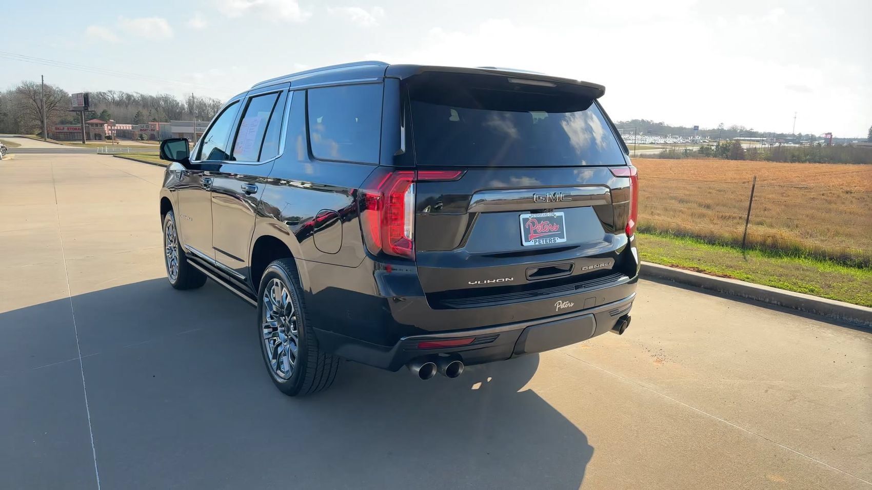 Used 2023 GMC Yukon Denali Ultimate AWD/4WD image 7