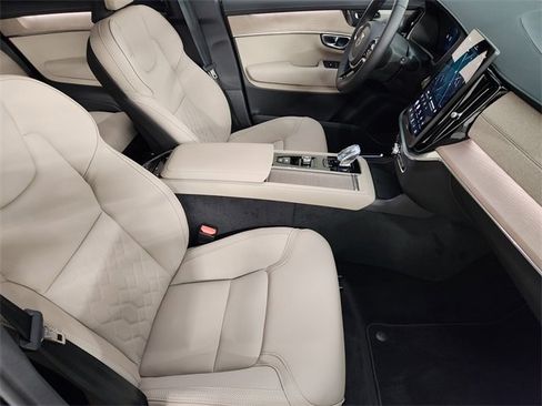 New 2026 Volvo XC90 B6 Plus w/ Protection Package Premier image 3