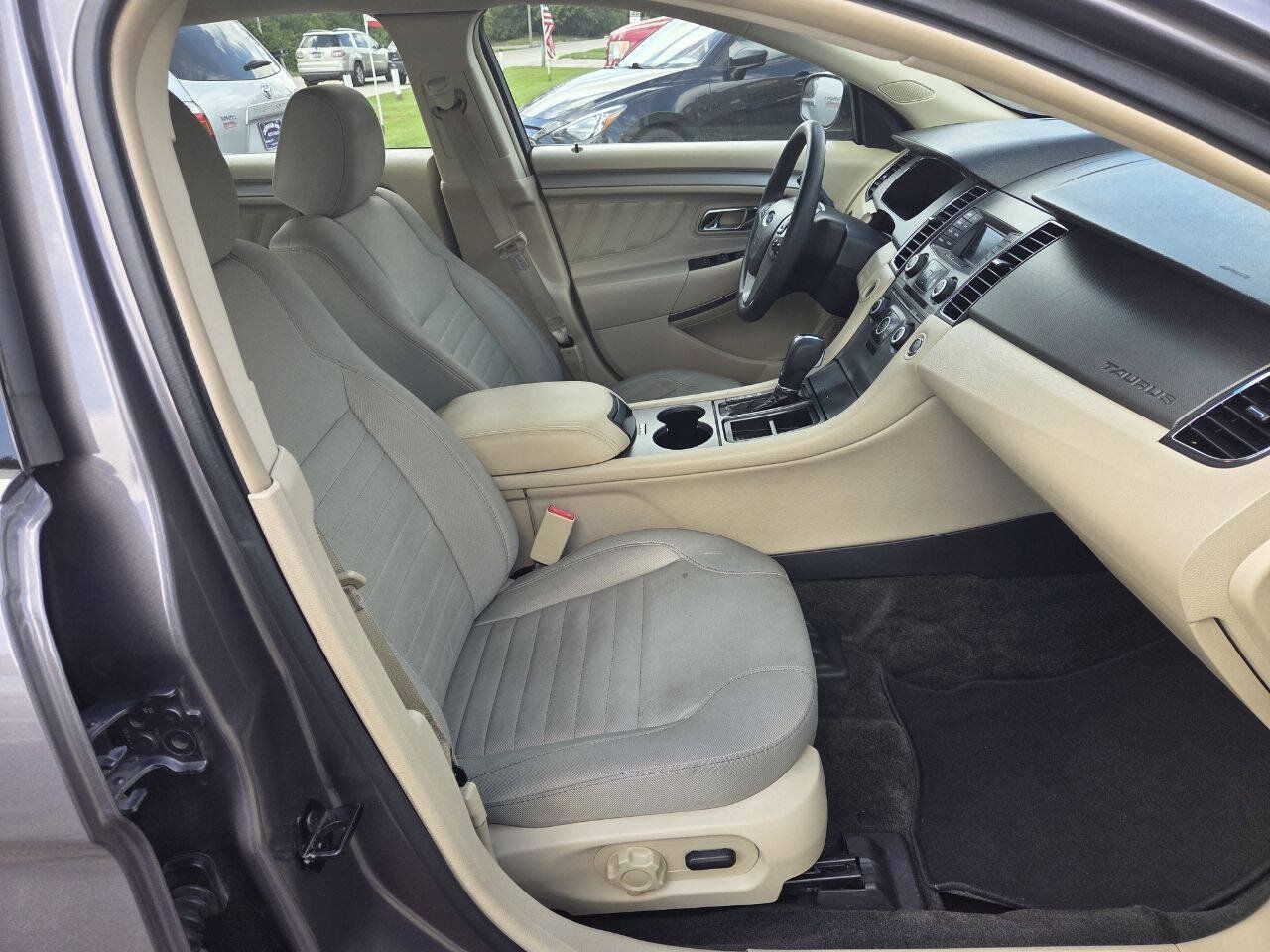 Used 2013 Ford Taurus SE FWD image 16